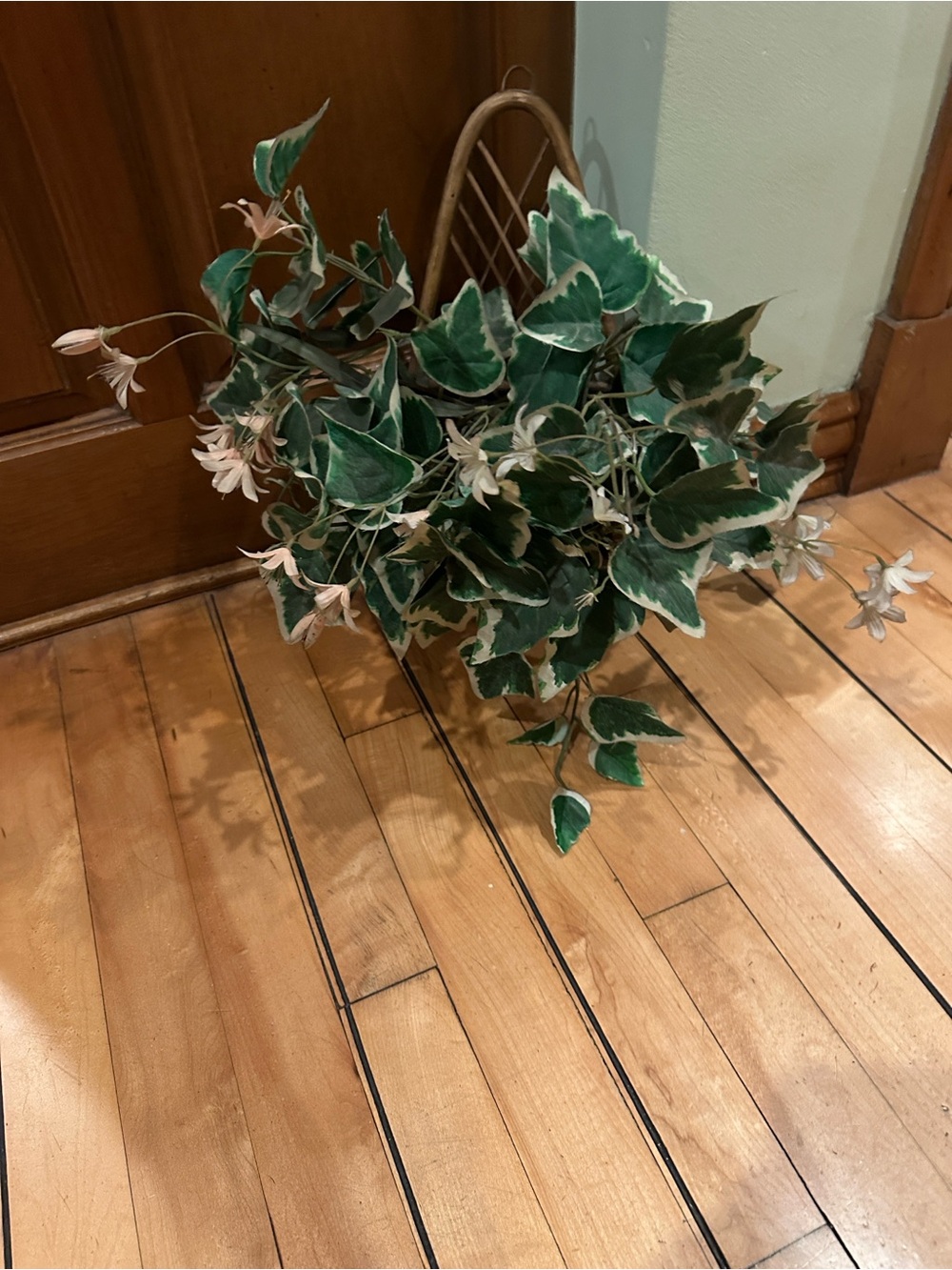 Artificial Ivy Basket - 

Hanging Planter W Artificial Foliage